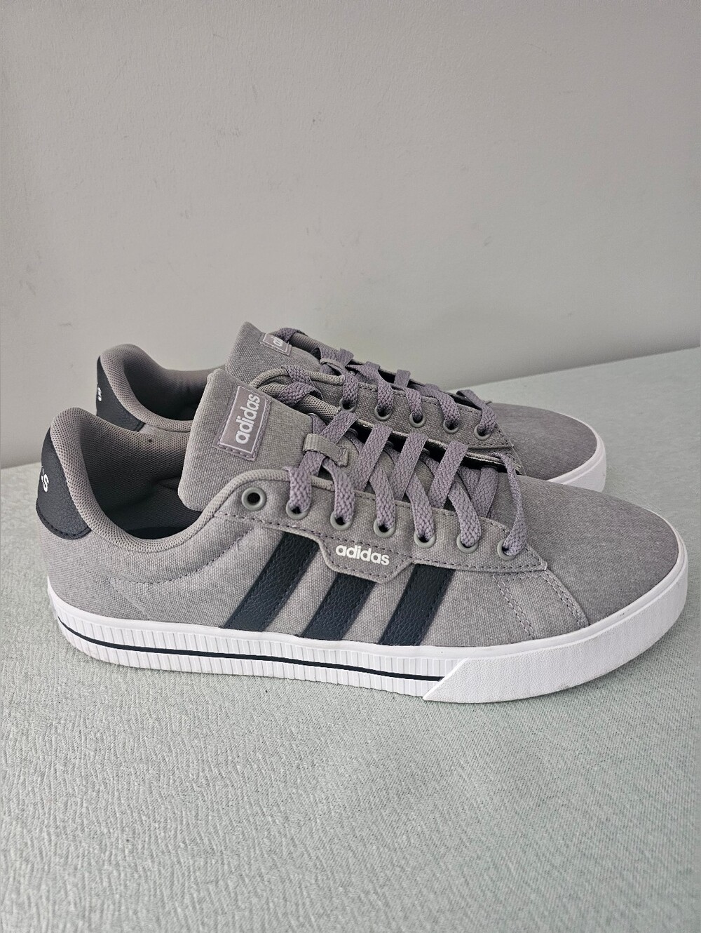 ADIDAS Daily 3.0 Mens Skateboarding Sneaker In Dove Gray & Black